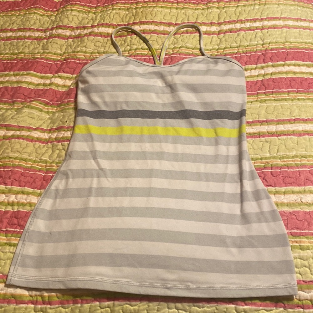 Lululemon athletica top with built in bra size 6